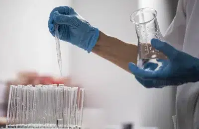 Peste 50 la suta dintre femei fac infectii urinare recurente. Medicii explica protocolul corect