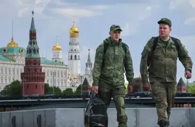 Familiile soldatilor rusi morti in Ucraina platesc mii de ruble pe clipuri generate de AI