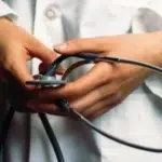 Doi medici din Resita trimisi in judecata pentru ucidere din culpa. Pacient mort in spital