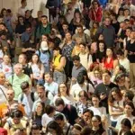 Sute de oameni blocati la metrou in statia Tineretului. Guvernul Vestea pica la votul din Parlament