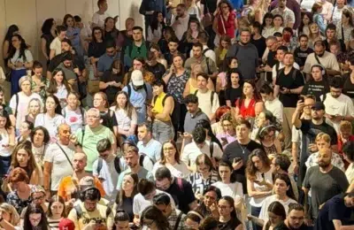 Sute de oameni blocati la metrou in statia Tineretului. Guvernul Vestea pica la votul din Parlament