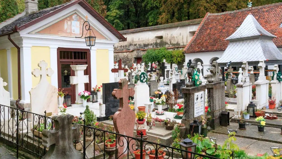 41.000 de morminte din Brasov gasite cu GPS. Primaria plateste 303.000 lei pentru digitalizare