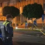 Politist ucis de propriul fiu pe o strada din Piatra Neamt. Tanarul de 22 de ani a fost retinut
