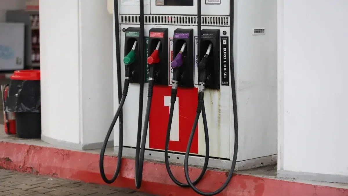 pret benzina motorina