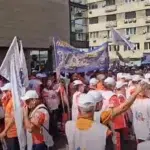 Sute de ambulantieri protesteaza la Ministerul Sanatatii. Salariile pot scadea cu 4000 de lei