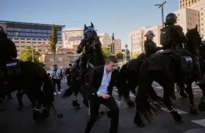 Zeci de mii de evrei ultraortodocsi blocheaza strazile in Israel. Guvernul Netanyahu risca sa cada