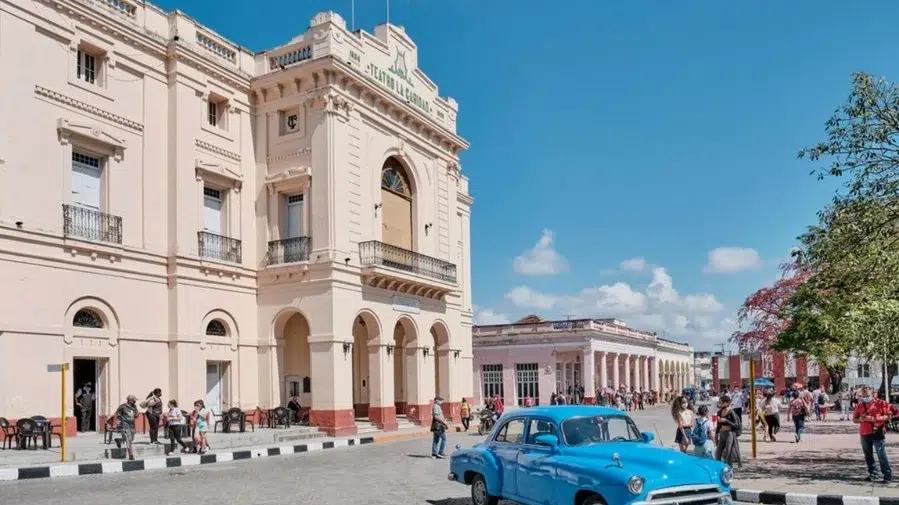 Partidul Comunist din Cuba aproba reforme capitaliste. Guvernul reduce aparatul de stat