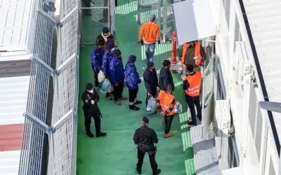 Uniunea Europeana aproba noi reguli pentru migranti. Perioada de detentie creste la doi ani