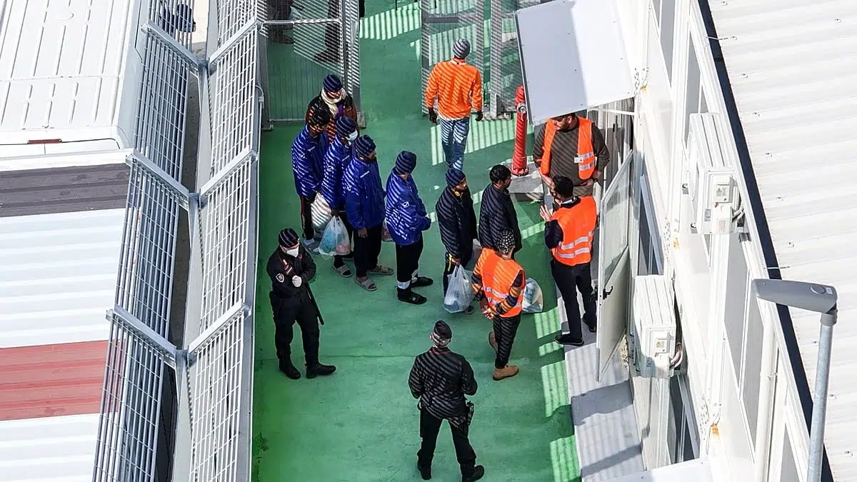 Uniunea Europeana aproba noi reguli pentru migranti. Perioada de detentie creste la doi ani
