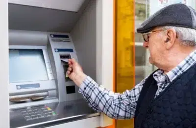 Romanii pot retrage sumele exacte de la orice bancomat. Proiect de lege cu amenzi de 100.000 lei