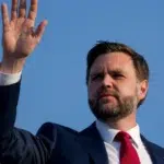 SUA suspenda sanctiunile pentru petrolul iranian. Trump anunta scaderea preturilor la carburanti