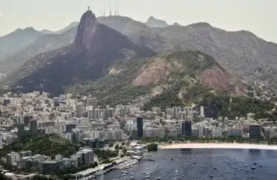 Schimb de focuri in Rio de Janeiro. 60 de turisti raman blocati la un punct de observatie
