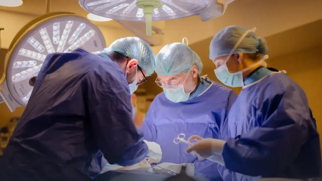 Premiera medicala la Cluj. O pacienta scapa de dureri cronice dupa implantarea unui stimulator