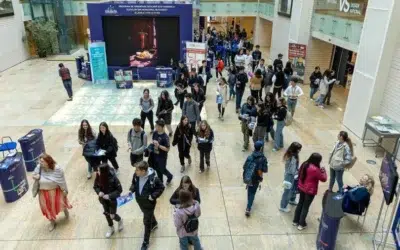 Peste 100 de licee si universitati isi deschid portile la Bucuresti. Elevii au acces gratuit la targ