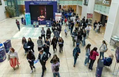 Peste 100 de licee si universitati isi deschid portile la Bucuresti. Elevii au acces gratuit la targ