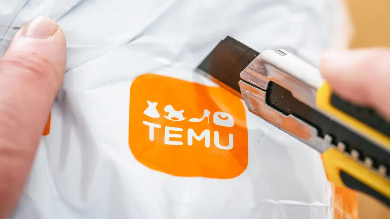 UE introduce o taxa de 3 euro pentru coletele de pe Temu si Shein. Masura intra in vigoare miercuri
