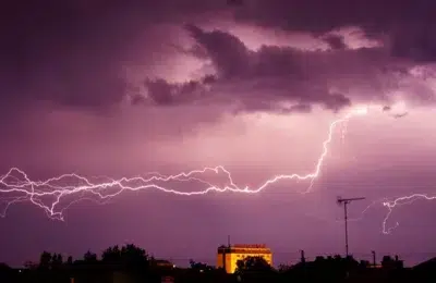 Furtuni puternice in Romania. ANM anunta ploi de 40 de litri pe metru patrat