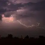 ANM emite cod galben de furtuni in zeci de judete si Bucuresti. Ploile ajung la 50 litri pe metru