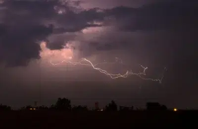 ANM emite cod galben de furtuni in zeci de judete si Bucuresti. Ploile ajung la 50 litri pe metru