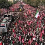 Sicriul lui Ali Khamenei traverseaza Teheranul. Israel ameninta cu eliminarea noii conduceri