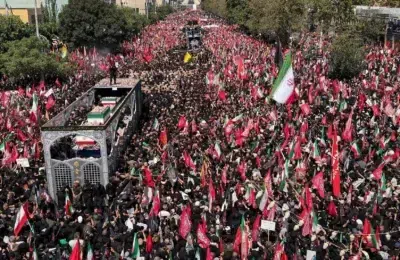 Sicriul lui Ali Khamenei traverseaza Teheranul. Israel ameninta cu eliminarea noii conduceri