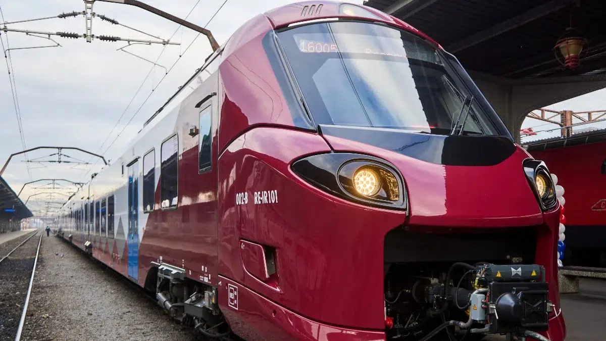 Tren Alstom Coradia atacat cu pietre la plecarea din Constanta. Garnitura nu are asigurare