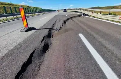 CNAIR inchide autostrada A10 la kilometrul 66 din cauza unei surpari. Traficul este deviat pe DN1