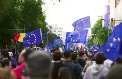 73% dintre romani vad beneficiile apartenentei la UE. Banii si inflatia raman principalele griji