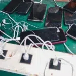 Franța interzice rețelele sociale pentru copiii sub 15 ani. Măsura se aplică din noul an școlar