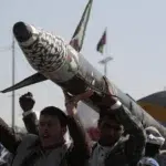 Rebelii Houthi blocheaza petrolul saudit in Marea Rosie. Armata SUA bombardeaza Iranul