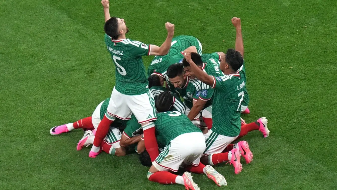 Mexic invinge Ecuador cu 2 la 0 la Cupa Mondiala. Echipa sparge blestemul de 40 de ani