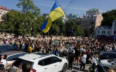 Sute de ucraineni protestează la Kiev. Oamenii cer revenirea ministrului Apărării Mîhailo Fedorov