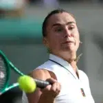 Naomi Osaka o elimina pe Arina Sabalenka la Wimbledon. Liderul mondial paraseste turneul