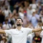 Djokovic castiga la Wimbledon dupa 5 ore si 15 minute. Sarbul se califica in semifinale