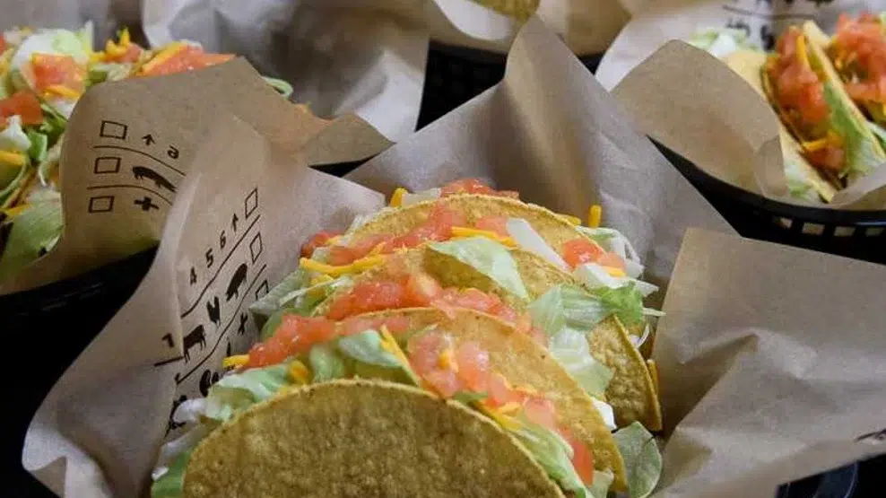 Taco Bell retrage salata verde din meniuri. Peste 1600 de americani s-au infectat