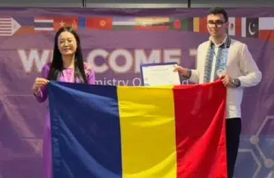 Teodor Moscalu creeaza un burete molecular antipoluare. Elevul de 17 ani vrea premiul Nobel