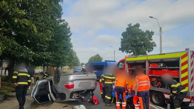 accident Bacau masina rasturnata