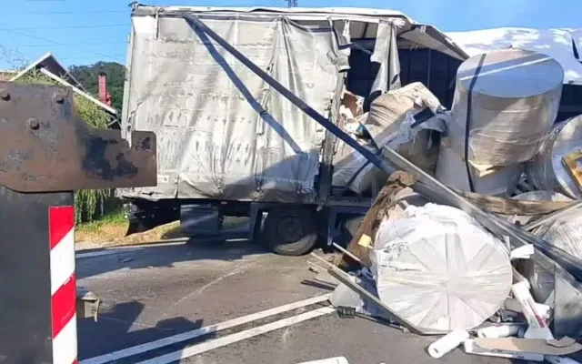 accident Valea Oltului TIR
