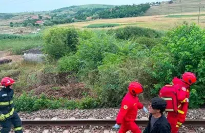 Trenul Iasi Timisoara a lovit o masina. Doi barbati au murit pe loc in accident