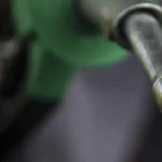 Acciza la carburanti scade cu 10 la suta. Comisia din Senat aproba noul mecanism de calcul