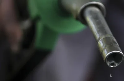 Acciza la carburanti scade cu 10 la suta. Comisia din Senat aproba noul mecanism de calcul