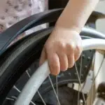 Primaria Dej acorda 1600 de lei pentru copiii cu handicap. Cererile se depun din 1 august