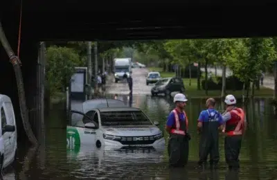 IGSU extinde alerta de inundații până mâine la ora 10. Elevii întârziați dau BAC-ul la ora 13