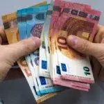 Angajat concediat in prima zi de concediu medical. A primit o despagubire de 13.620 euro