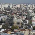 207 apartamente cu risc seismic închiriate ilegal în București. Airbnb și Booking listează ofertele