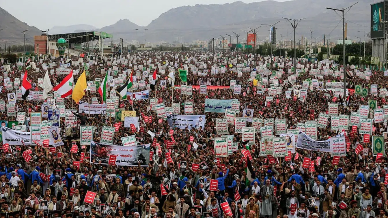 Houthi anunta blocada navala in stramtoarea Bab Al Mandeb. Petrolul saudit ramane fara ruta