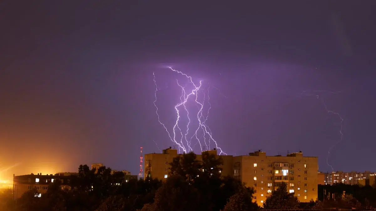 Furtuni puternice si grindina in 37 de judete. ANM emite doua coduri galbene