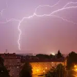 ANM emite cod portocaliu de furtuni in 24 de judete. Ploile ajung la 60 de litri pe metru patrat