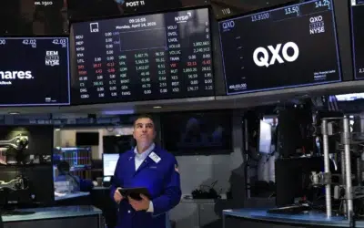 Actiunile companiilor cresc in medie cu 5,6 la suta dupa concedieri. Cum reactioneaza bursa