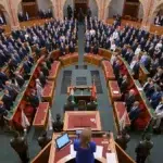 Parlamentul maghiar schimba constitutia pentru a demite presedintele. Votul este programat luni